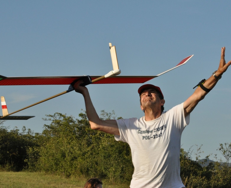 Czesław Ziober - Mistrz Europy seniorów w klasie modeli F1E.
Foto: Bernhard Schwendemann