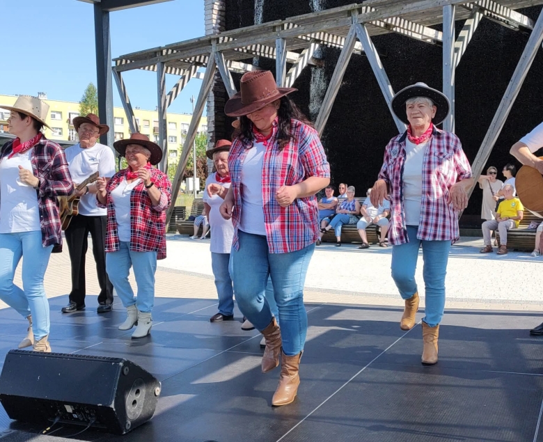 Knurowscy seniorzy znakomicie potrafią się bawić.