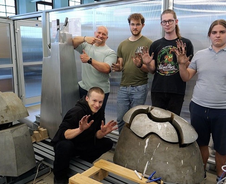 Od lewej: Sebastian Wołowik, dr inż. Rafał Setlak,  Radosław Górecki, Mateusz Gorzeń, Bernard  Lubina.