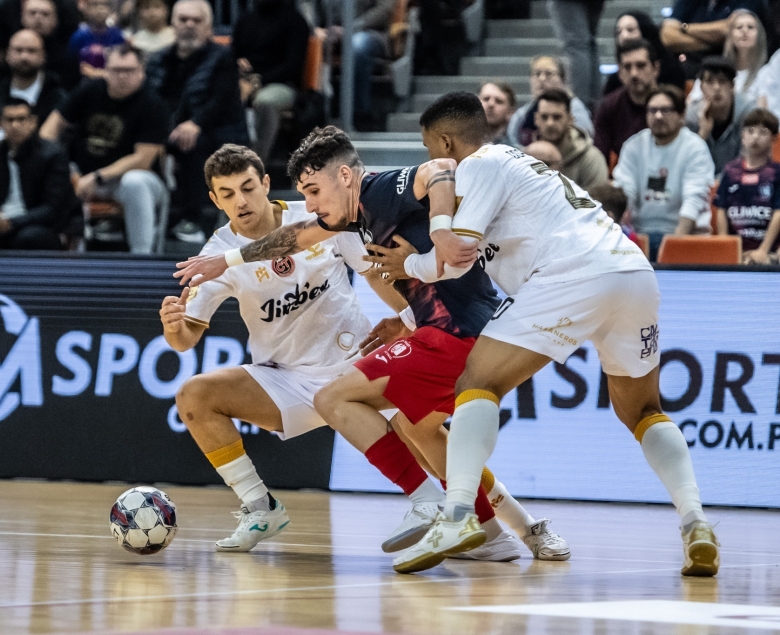 Miguel Pegacha (w środku) zdobył dwa gole w turnieju.