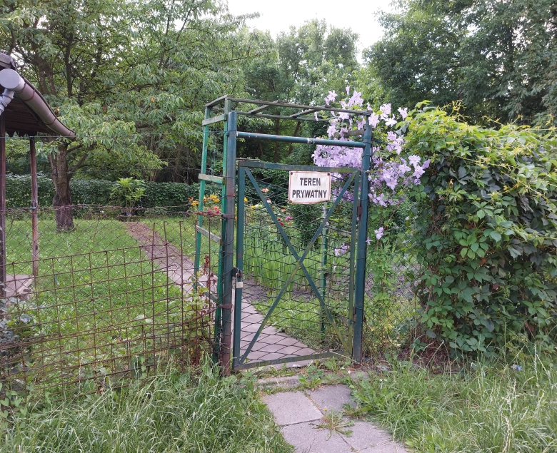 Wejście do jednego z gliwickich ogródków działkowych.