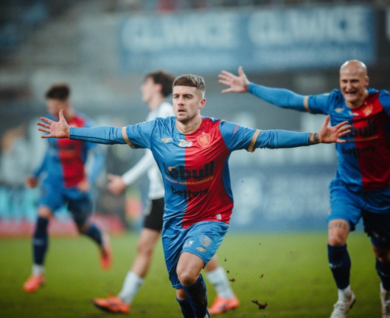 Piast zwycięstwem nad Legią sprawił mnóstwo radości swoim kibicom.  Foto: piast-gliwice.eu