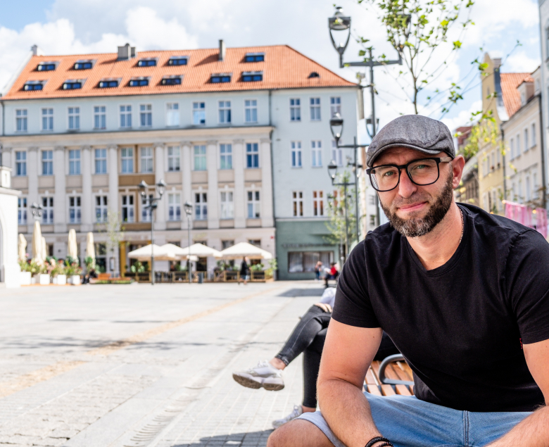 - Jestem lokalnym patriotą i w Gliwicach najlepiej się czuję. Bardzo często można mnie spotkać na Rynku. Lubię to miejsce, ten klimat, ludzi których tam spotykam.