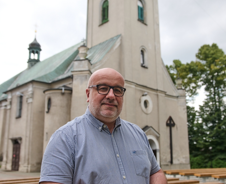 Kościół parafialny w Toszku. Od dzieciństwa byłem przekonany, że tam dzieją się rzeczy ważne, że tam warto bywać, że to jest taki centrum życia naszego miasteczka. I to w dużej mierze zostało mi do dziś.