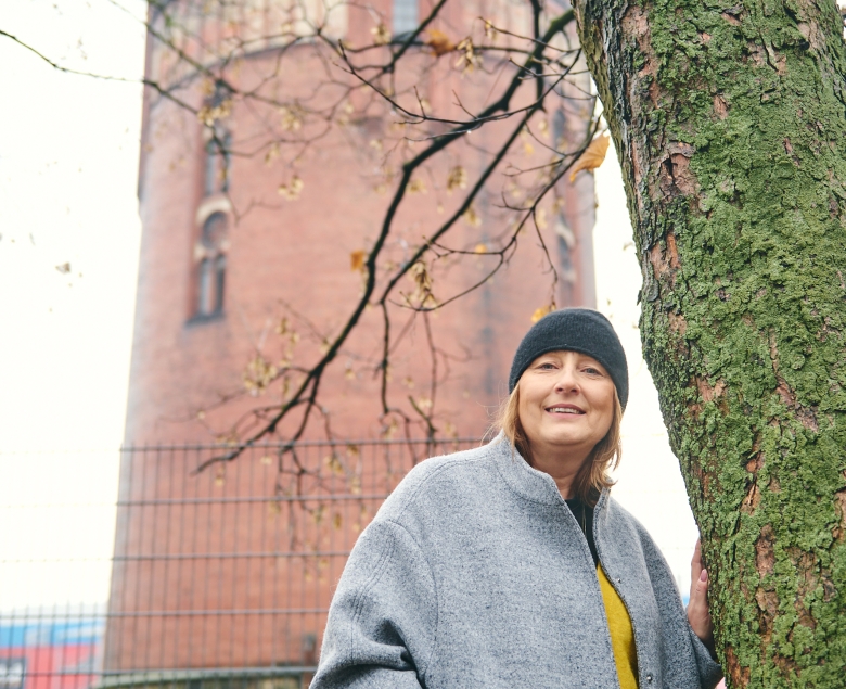 Wieża ciśnień na Podlesiu to symbol miejsca, w którym mieszkam. Moja oaza spokoju. Tu czuję się dobrze i bezpiecznie. Otaczają mnie piękni ludzie. Uwielbiam się z nimi spotykać i rozmawiać.